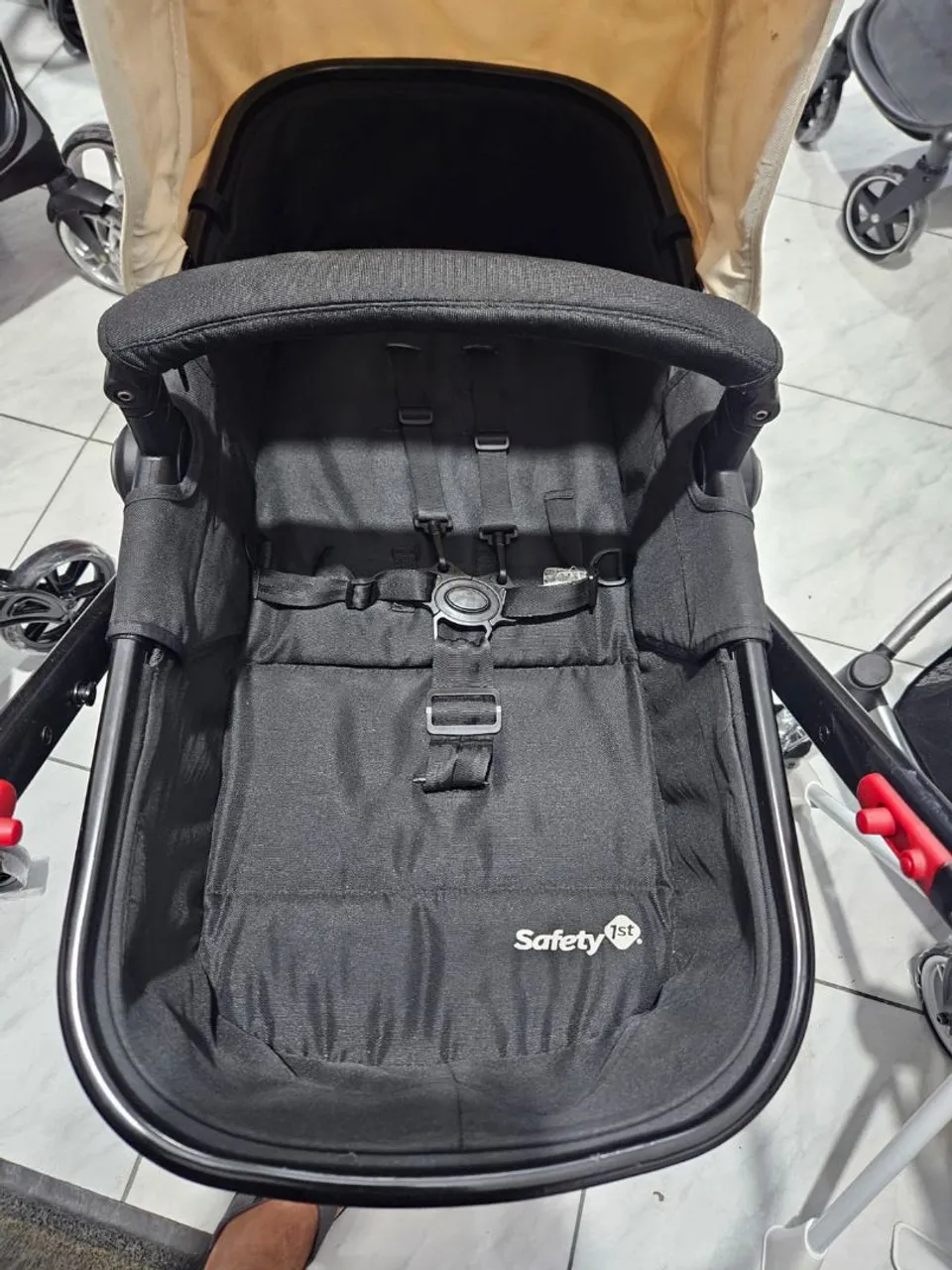 Carrinho de Bebê Safety 1st em estado de novo R$:999,00 emm10 vezes sem juros no cartão