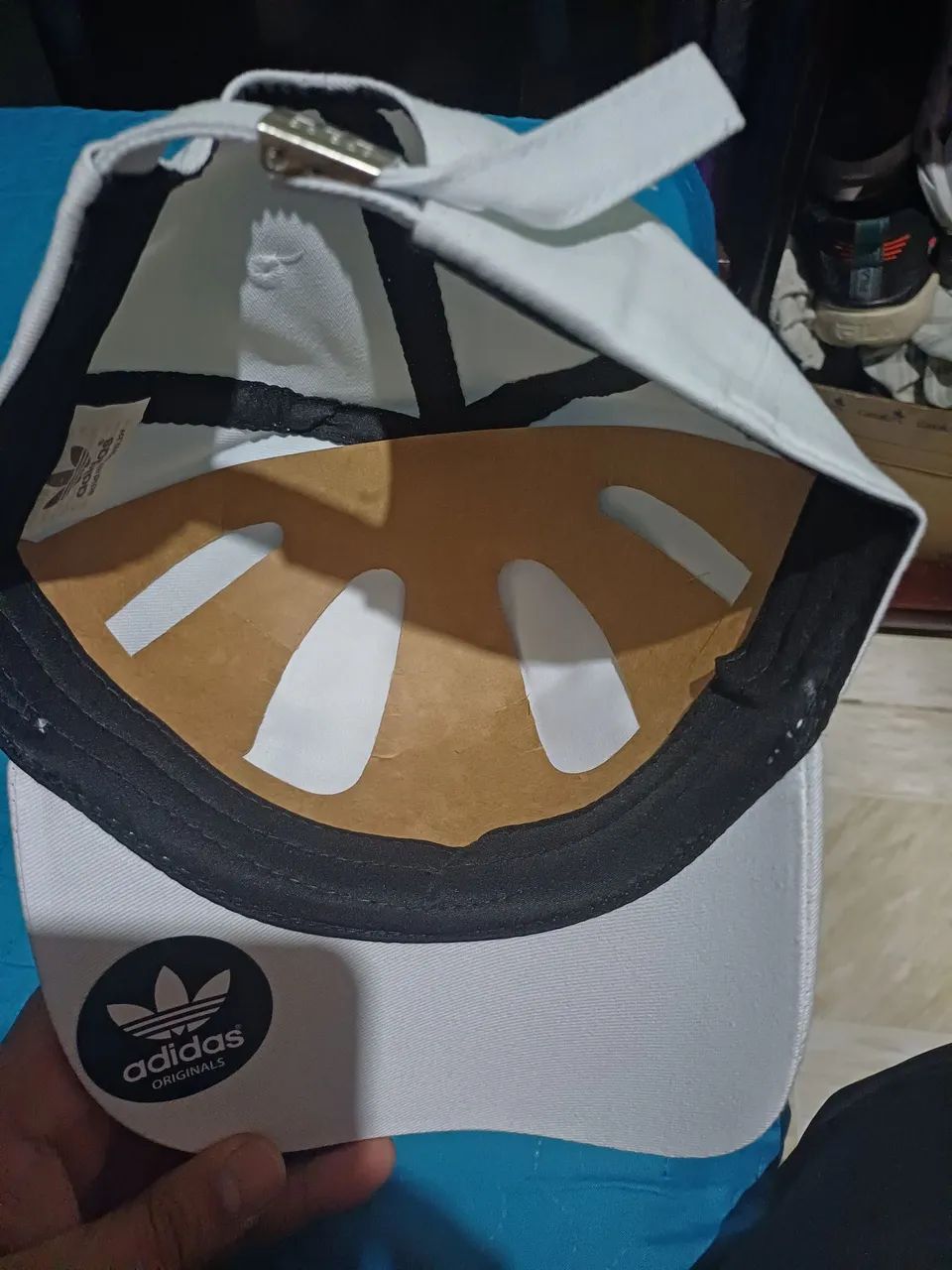 Boné Adidas Branco com Detalhes em Azul - Novo - Foto 4