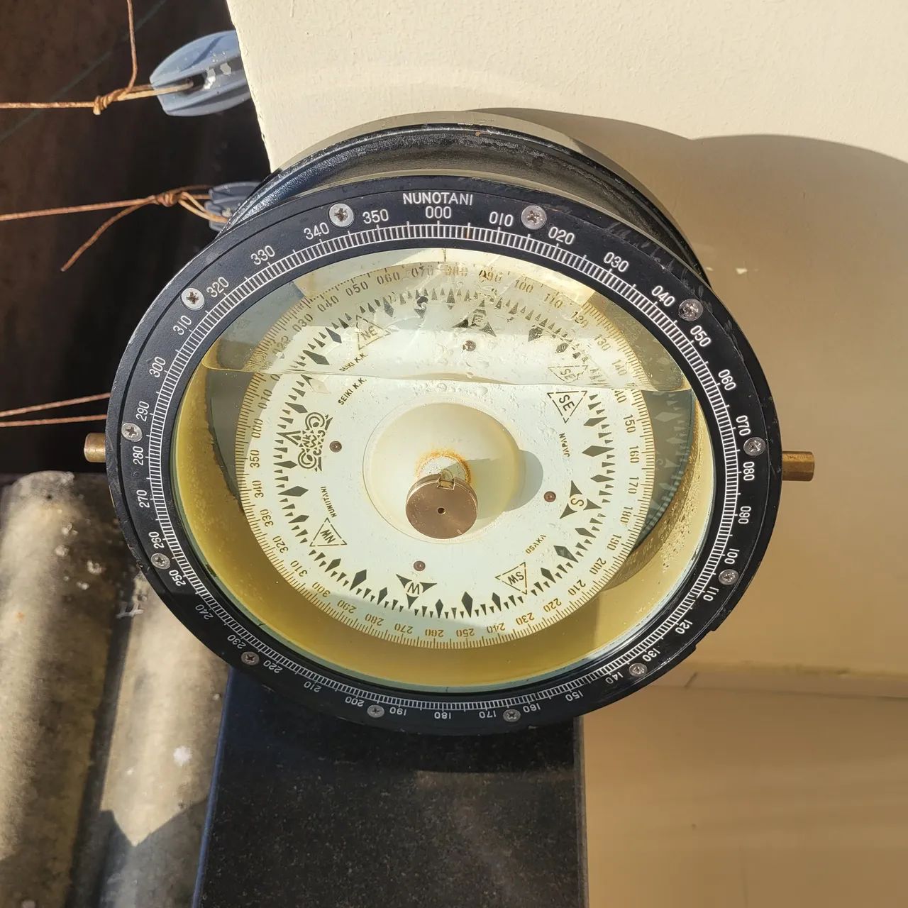 Vende se uma Busula de mavio antiga ,de Bronze vidro dos dois lados - Foto 4