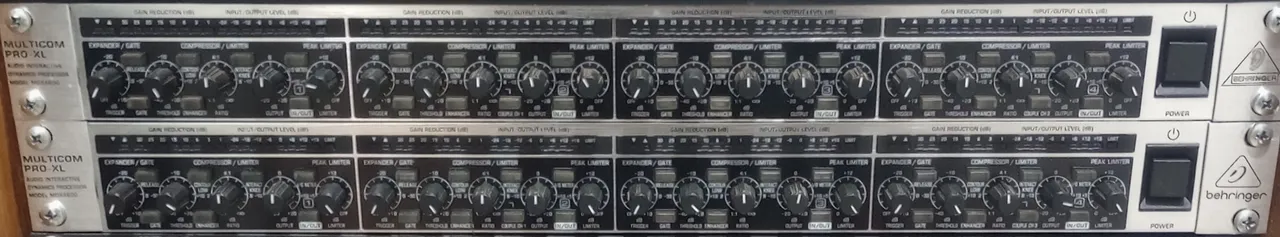 Compressor de Audio Behringer MDX 4600