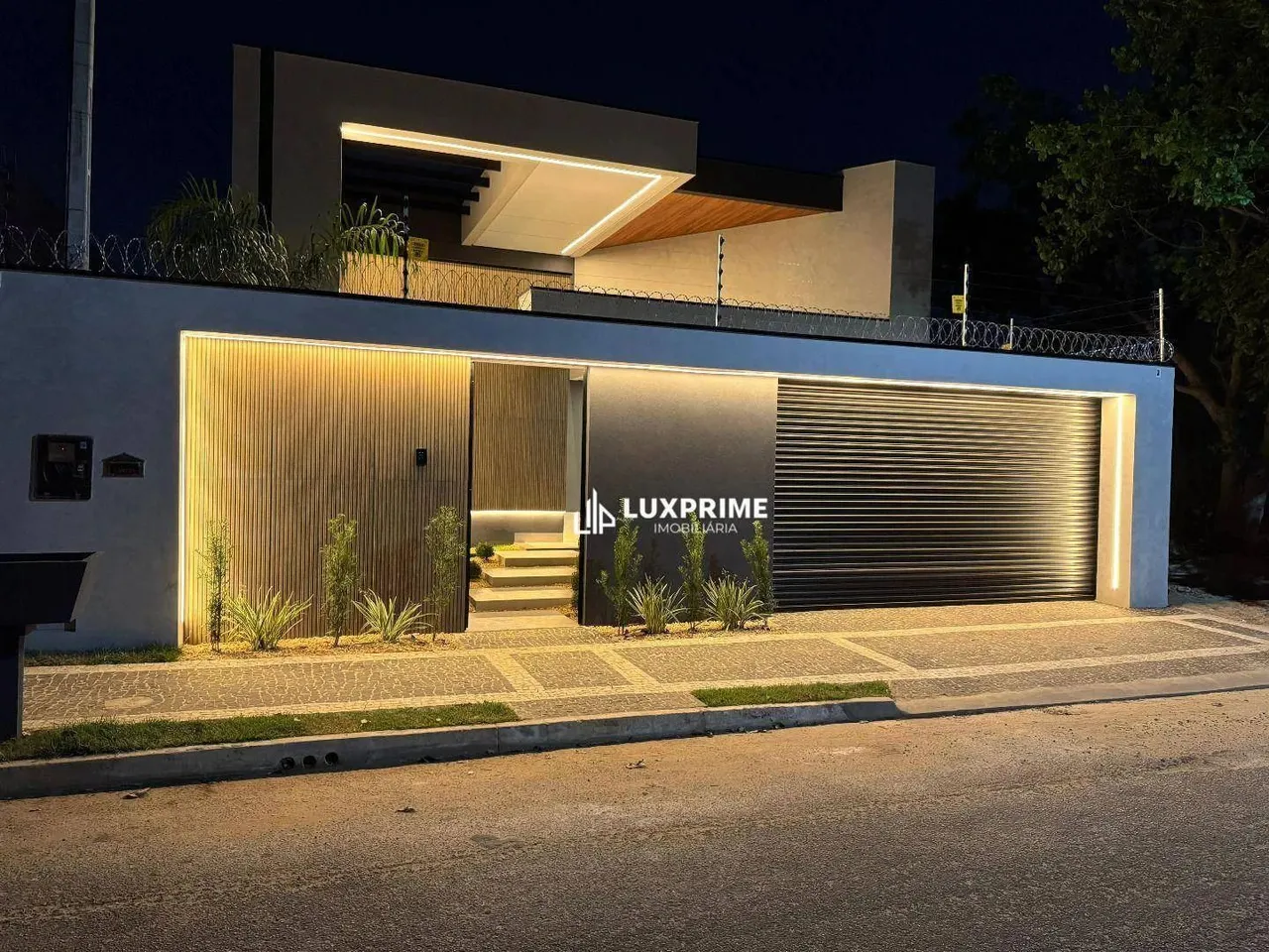 Casa com 3 dormitórios à venda, 210 m² por R$ 1.690.000,00 - Plano Diretor Expansão Sul -