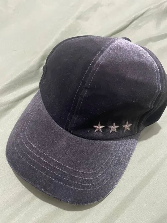 Boné de veludo Cinza com estrelas