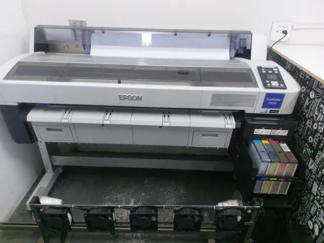Plotter Epson, prensa de sublimação e computador 