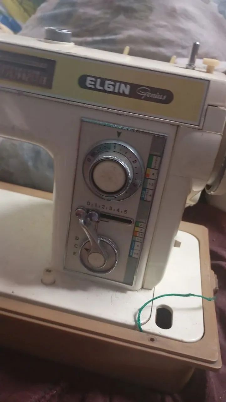 Máquina de costura Elgin Genius  - Foto 2