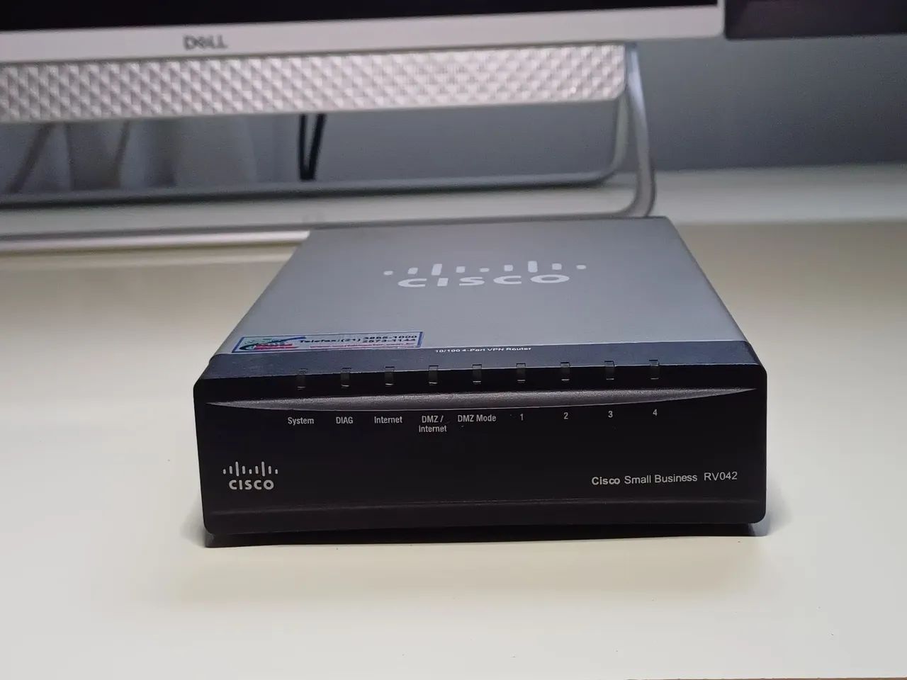Roteador Cisco RV042- Dual WAN, VPN, Firewall<br> - Foto 3