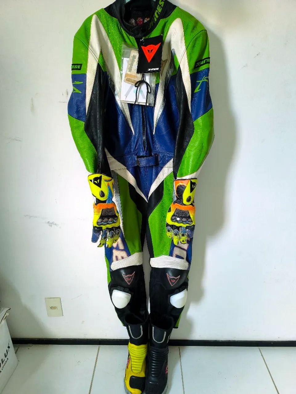 Conjunto Macacão, Luvas e Botas Dainese Couro Valentino Rossi