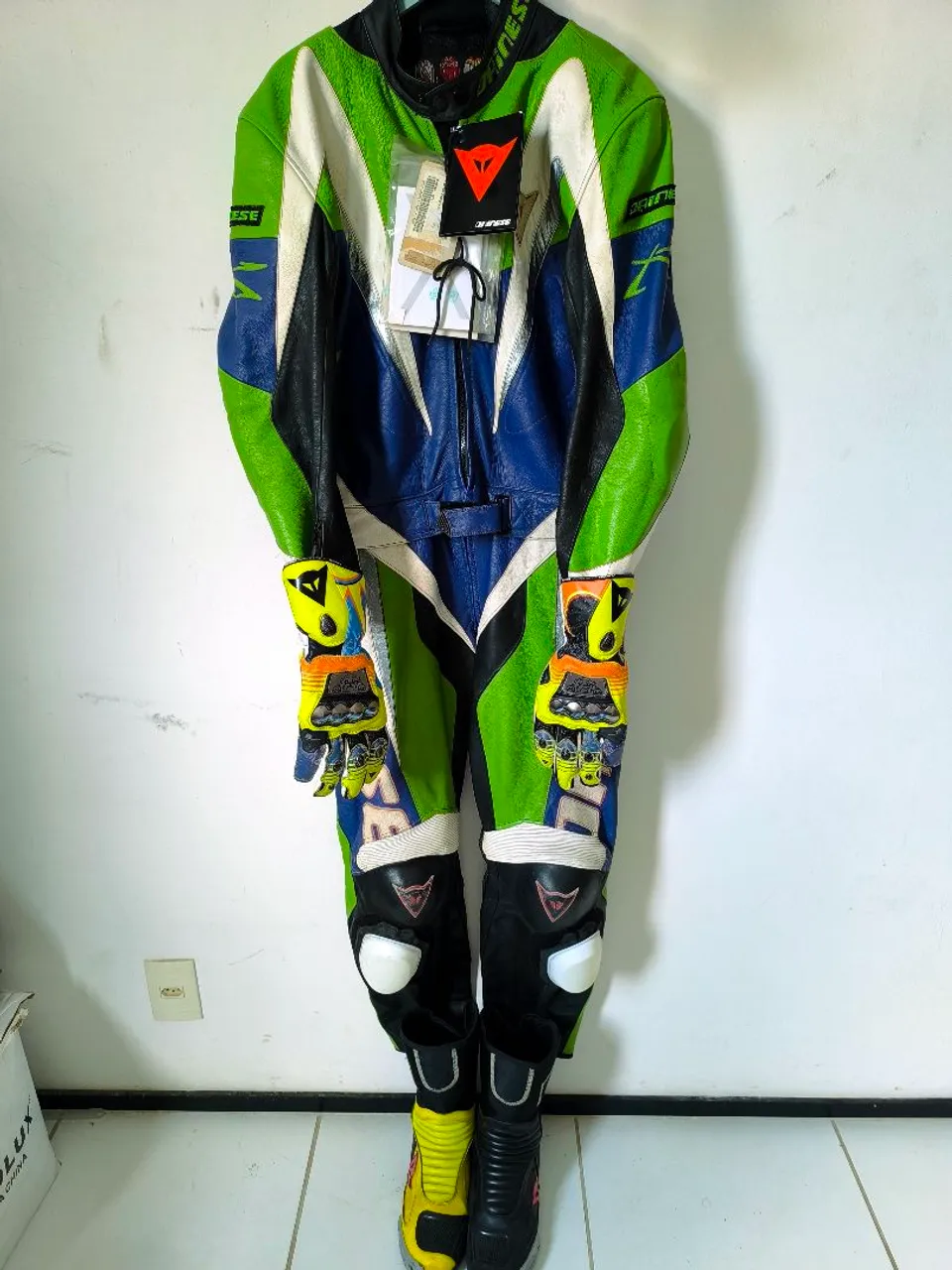 Conjunto Macacão e Luvas Dainese Couro Valentino Rossi