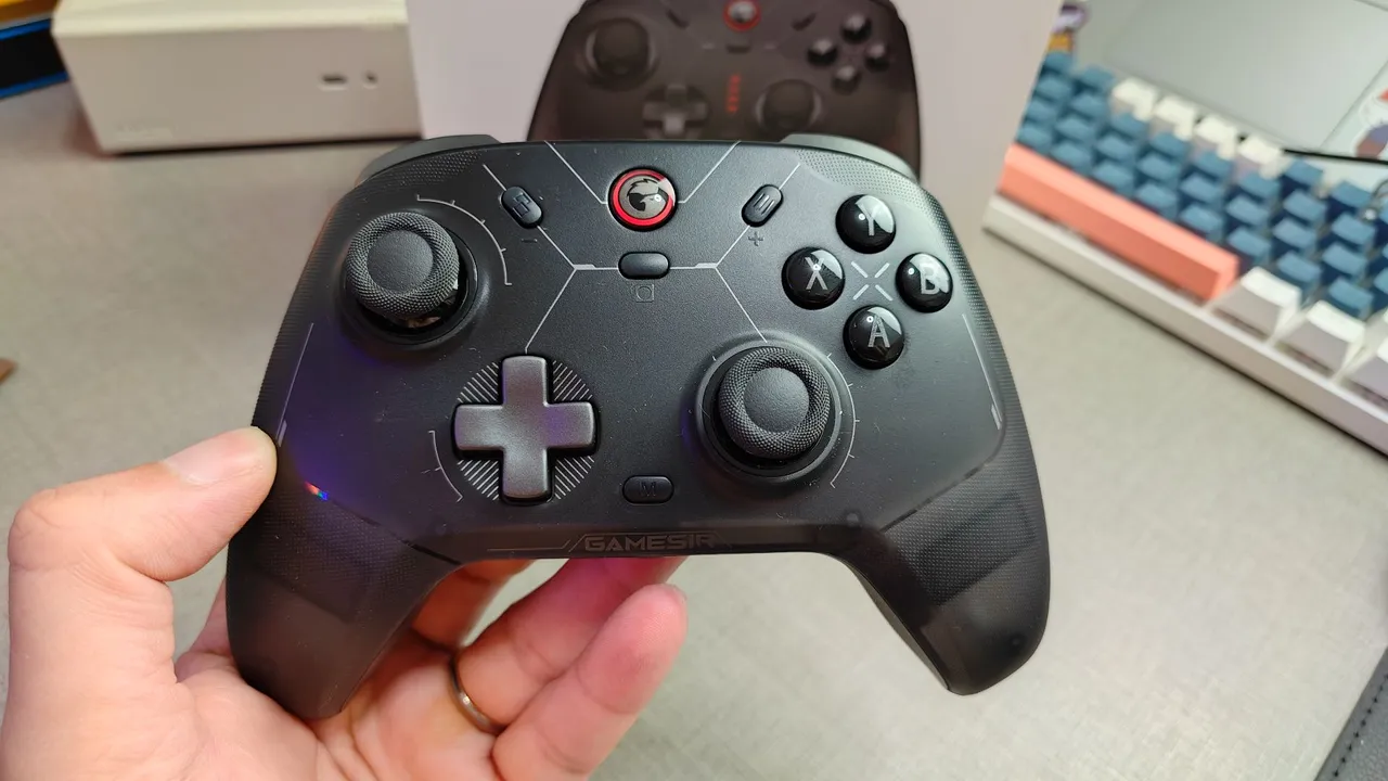 Controle Gamesir Cyclone 2 com base de carregamento
