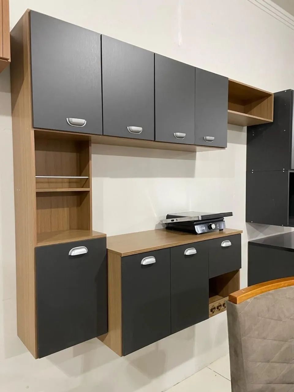 Armário de Cozinha Moderno com Design Funcional