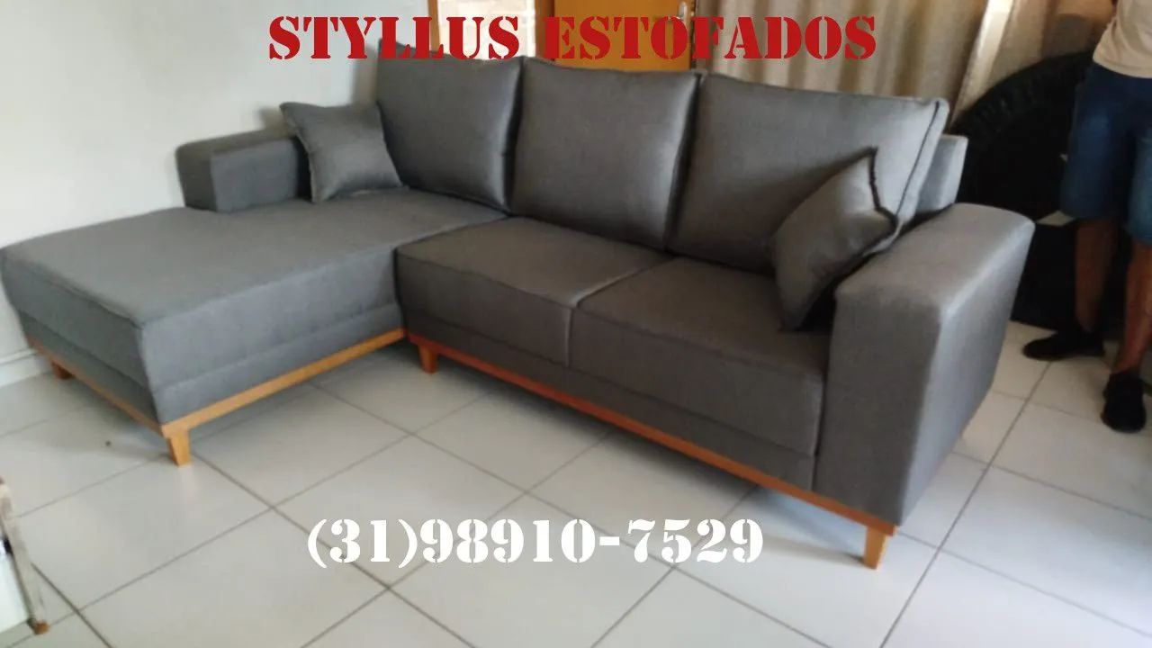 Sofá de canto cinza, estofado e confortável