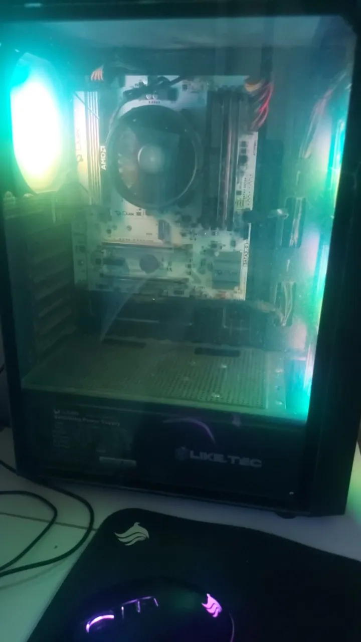 PC Gamer Ryzen 5 5600G, 16 GB de RAM e 500GB SSD + Monitor Curvo 180Hz