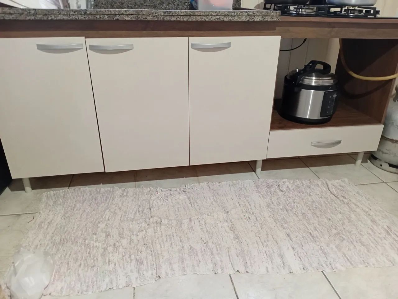 Balcão de Cozinha Branco/Marrom com 3 Portas e Gaveta + Pia granito preto  - Foto 5