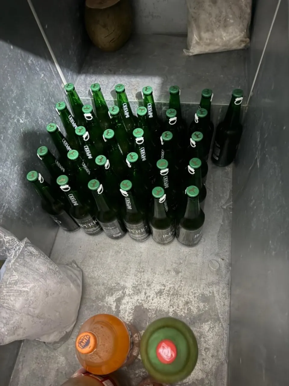 Venda de 35 cervejas Império geladas 