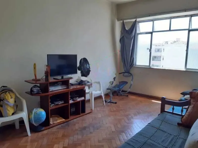 Amplo Quarto e sala no Catete