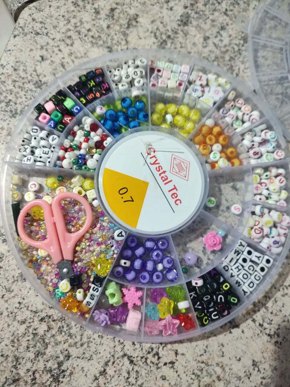 Kit de miçangas colorido para criar pulseiras e colares