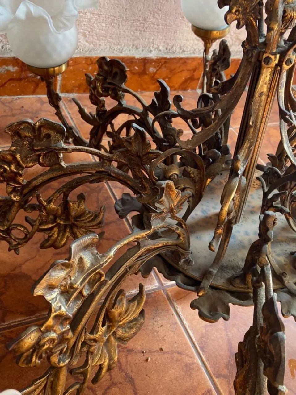 Lustre bronze com 8 copos antigo  - Foto 4