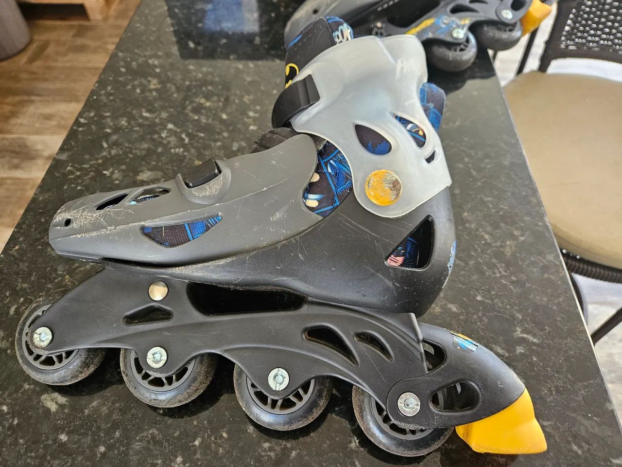 Patins infantil BATMAN, regulável 33 ao 36, com joelheiras e cotoveleiras.. - Foto 5