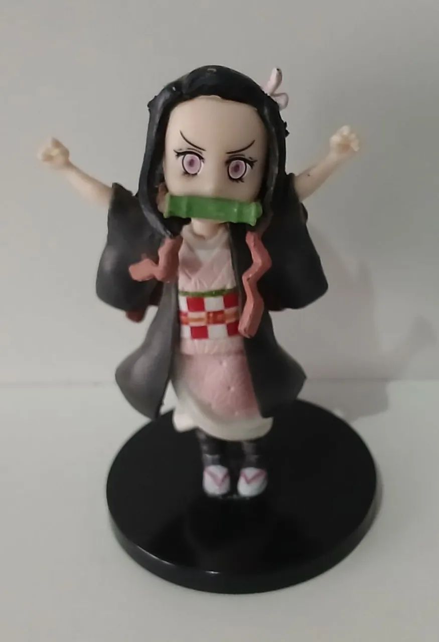 BONECO MINIATURA DEMON SLAYER NEZUKO KAMADO COLADA NA BASE
