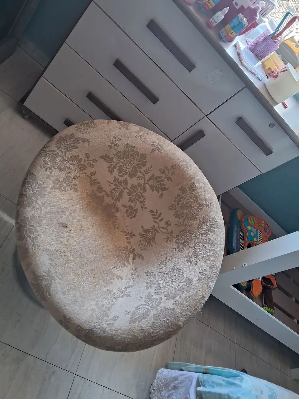 Puff redondo com estampa floral