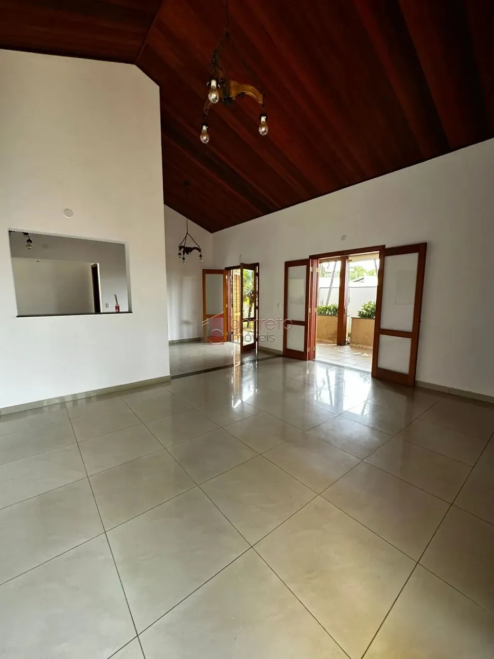 CASA À VENDA OU LOCAÇÃO, CONDOMÍNIO TERRAS DE SÃO CARLOS, JUNDIAÍ