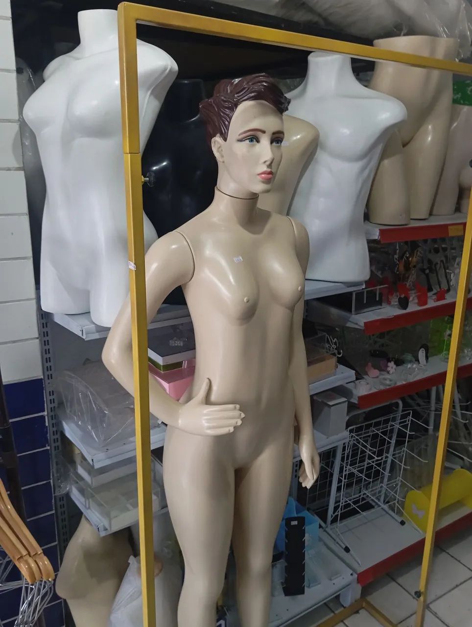 Manequim maquiada bege reta NOVA!!! - Foto 2