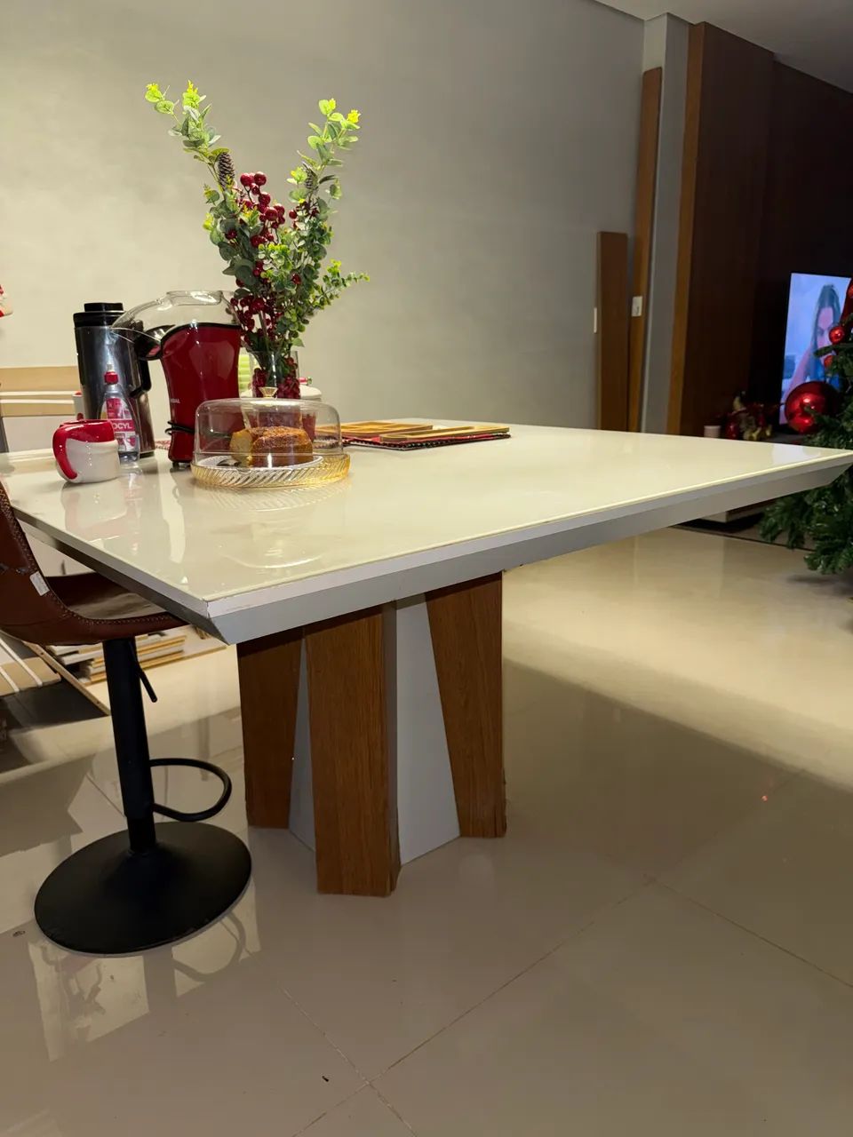 Table for 665153861376385120