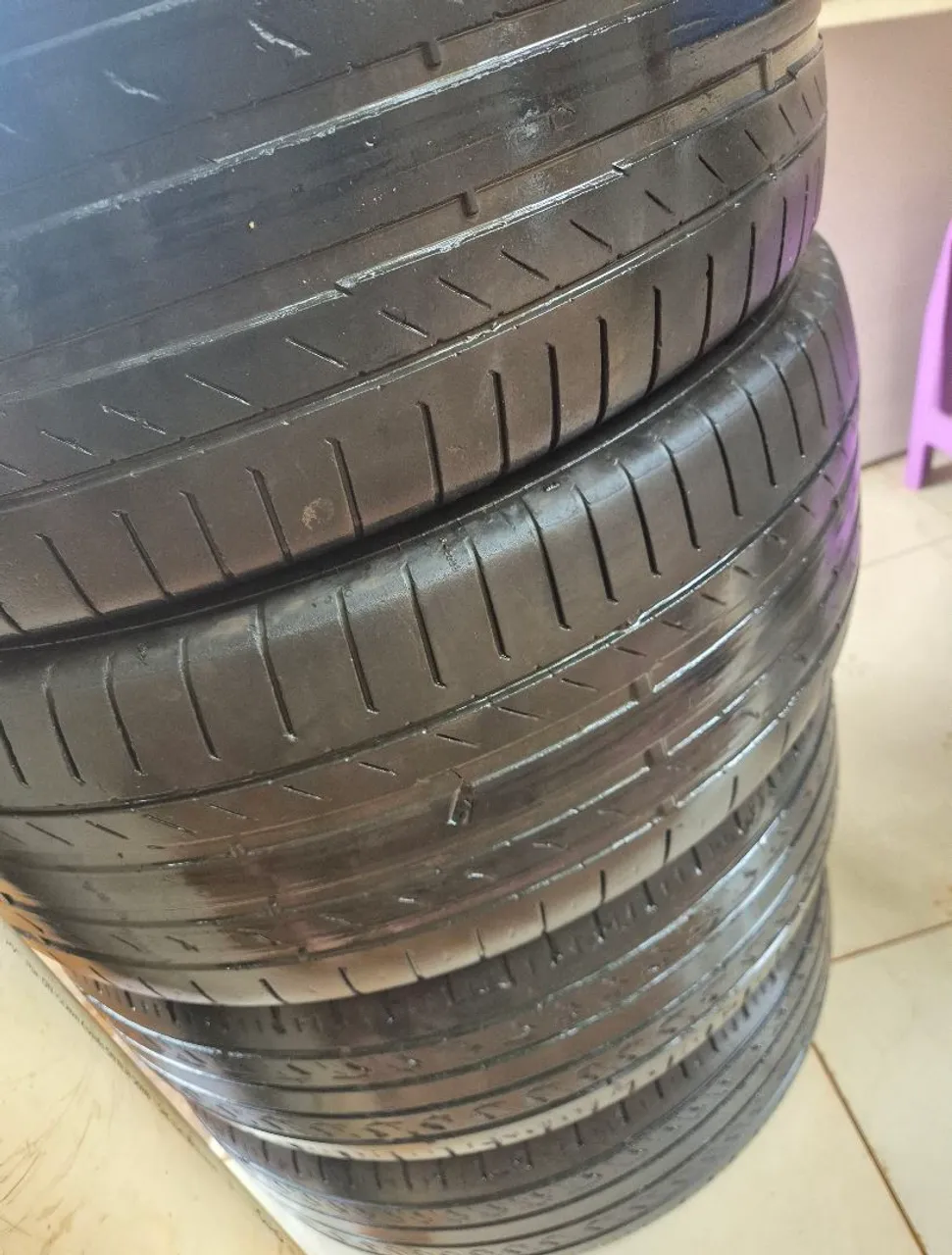 4 Pneus 235/55 R18 em bom estado - R$ 200