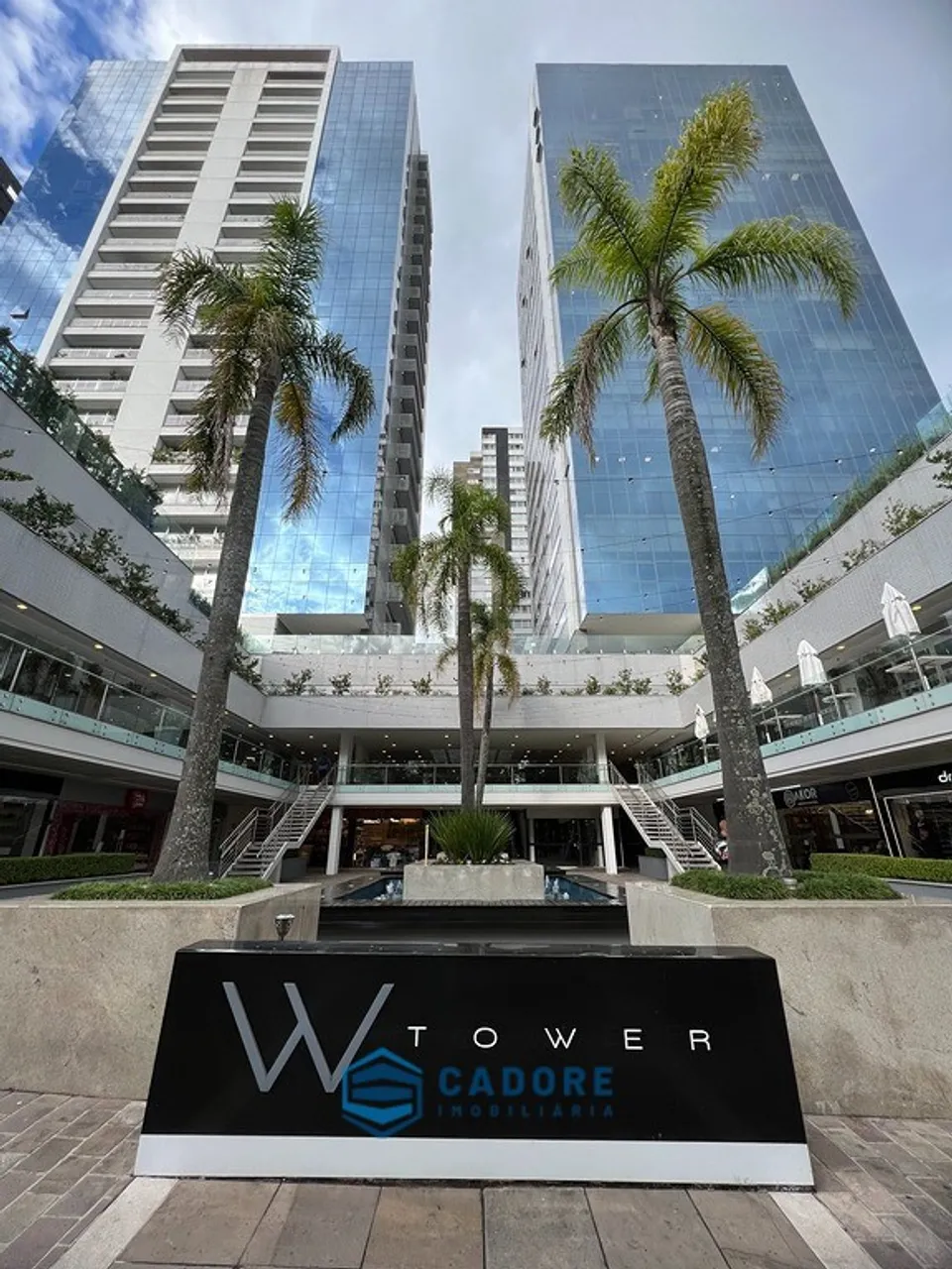 Sala aérea no W tower com 33,50m² no Centro