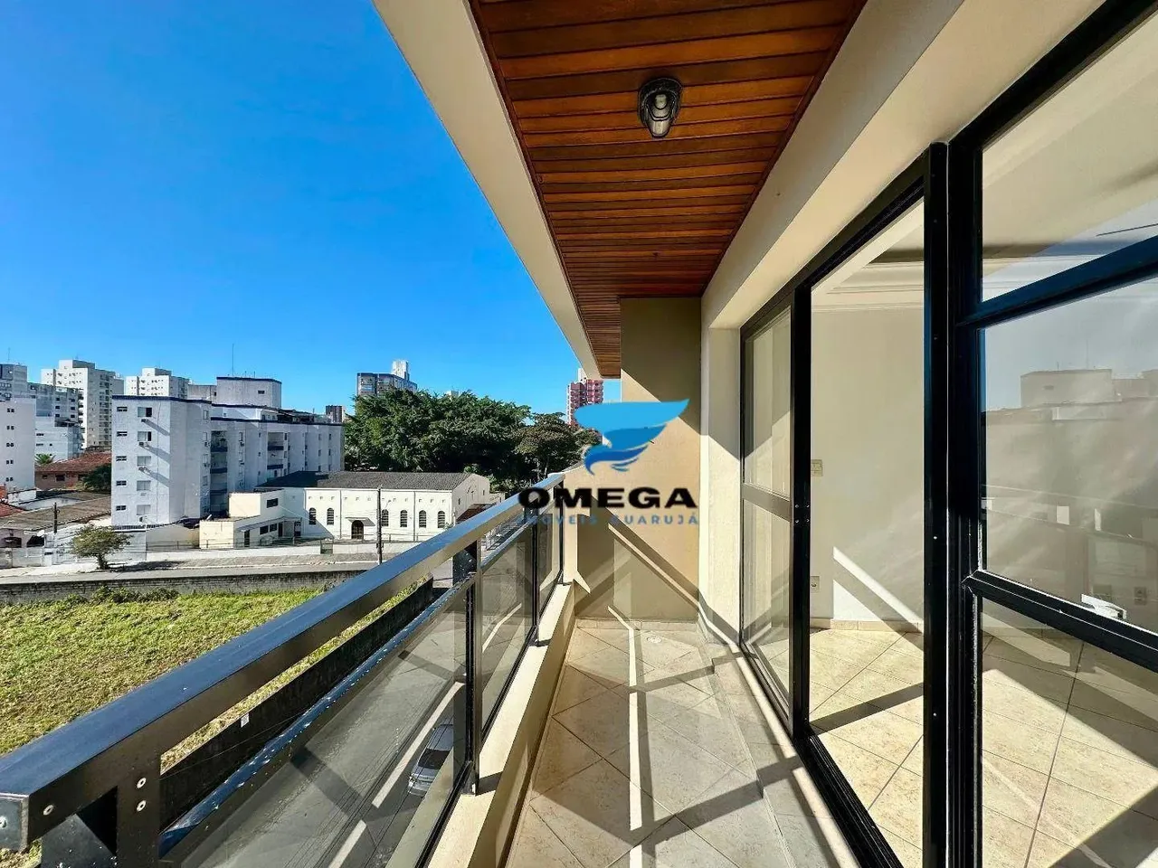 APartamento à venda na praia do Tombo em Guarujá | Omega Imóveis