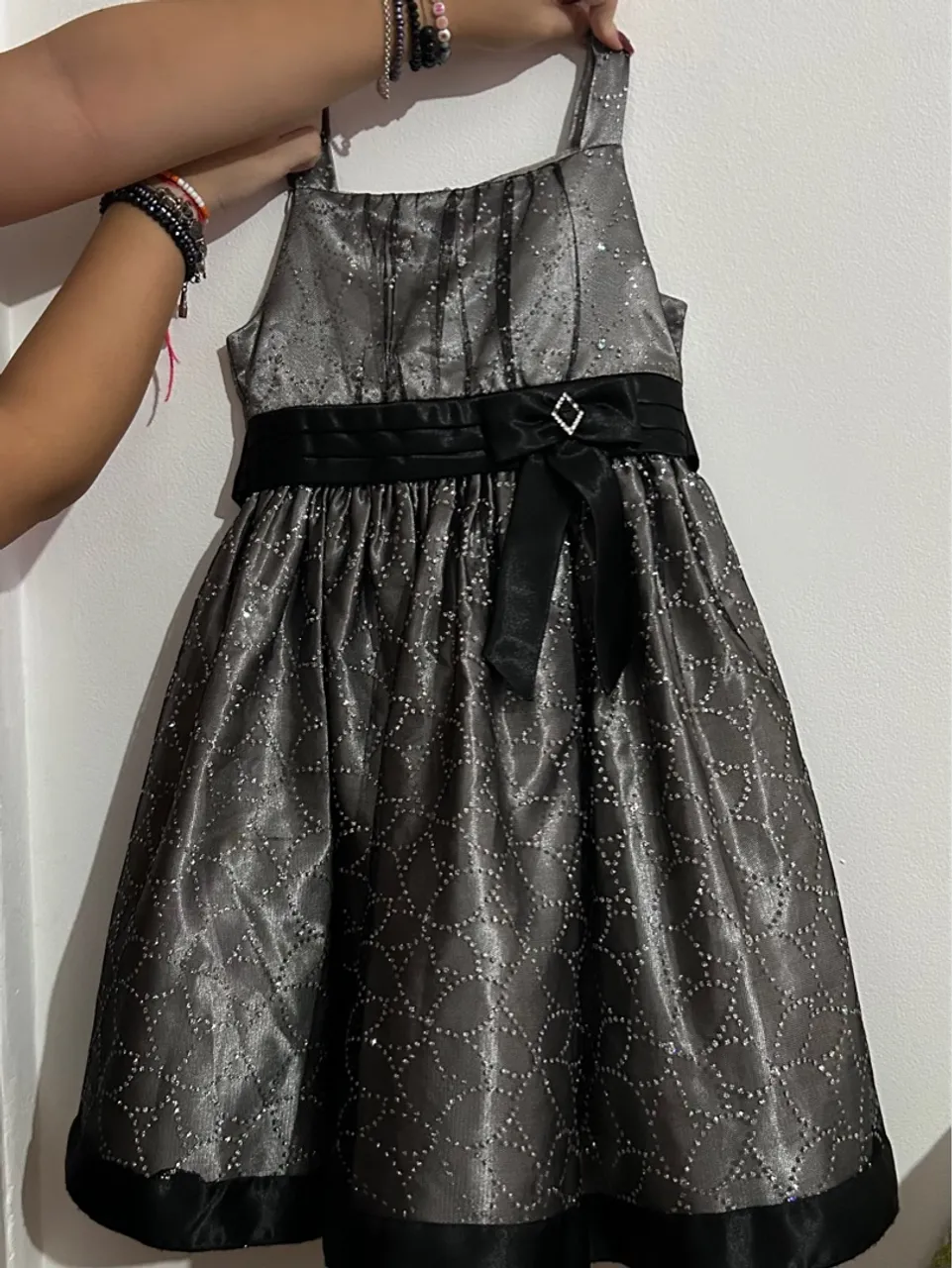 Vestido de festa infantil - cinza com detalhes em preto