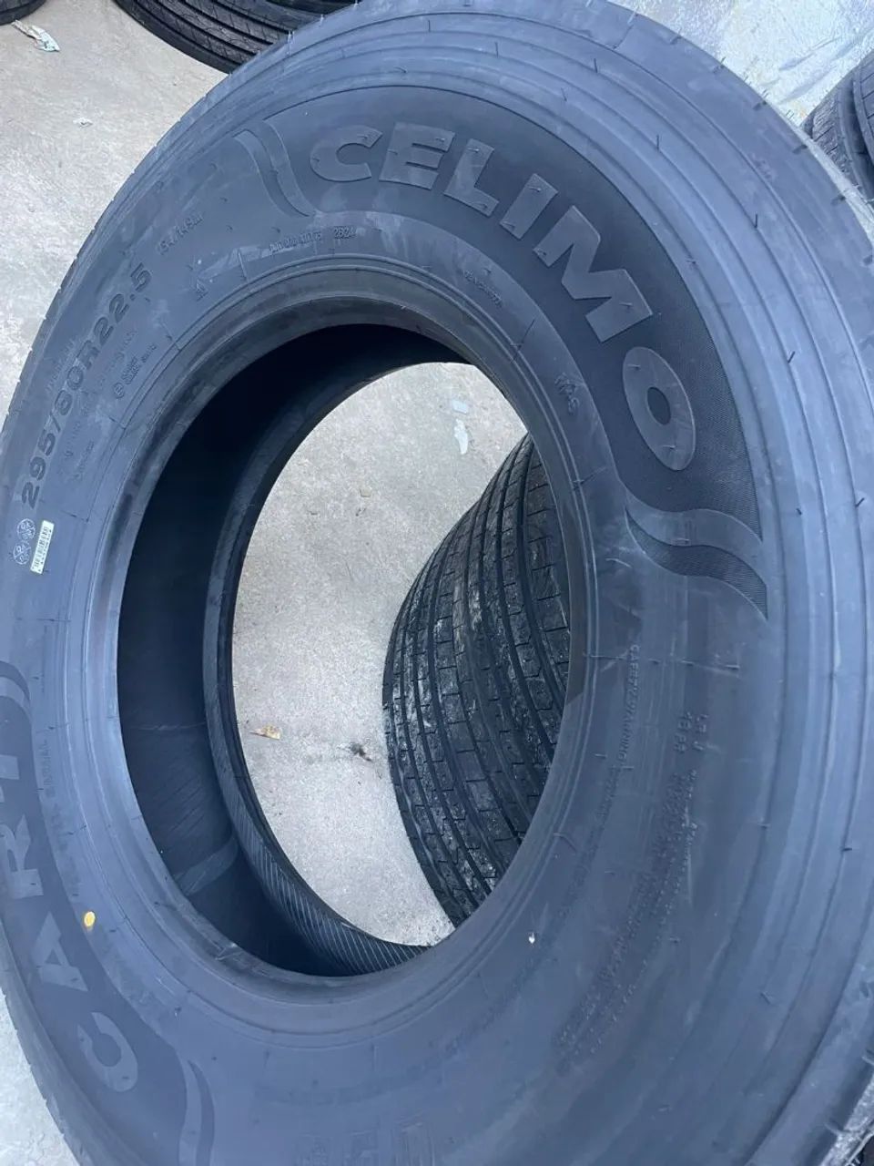 Pneu 295 80 22.5 CELIMO. Importado, mesmo fabricante  do  Jinyu, 18 lonas, 23 cm de largur