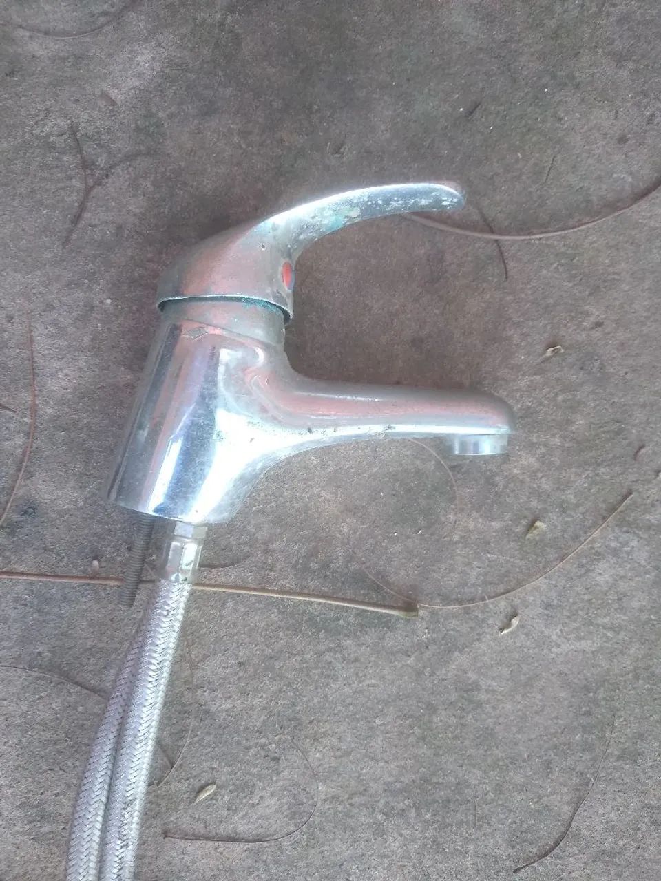 Torneira quente frio 