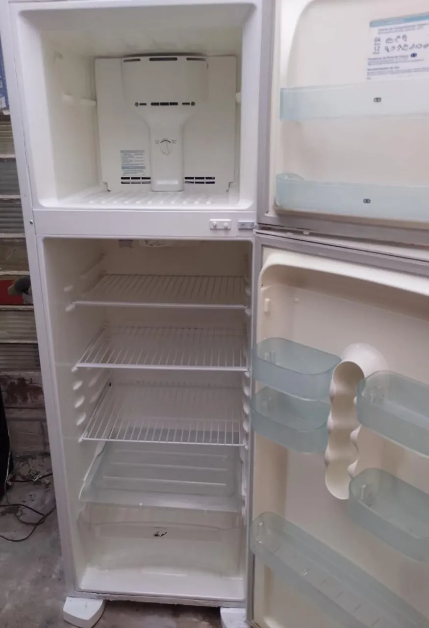 Geladeira Branca Duplex - Ideal para sua cozinha!