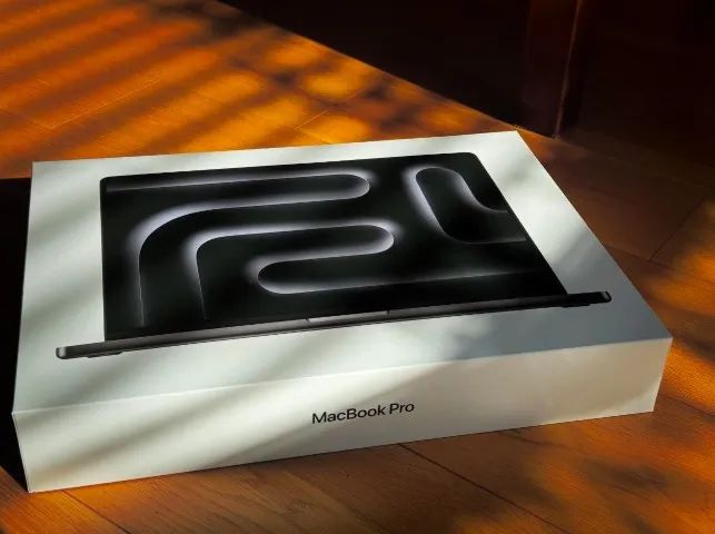 MACBOOK PRO 16.2 INCH 2024 - Foto 2