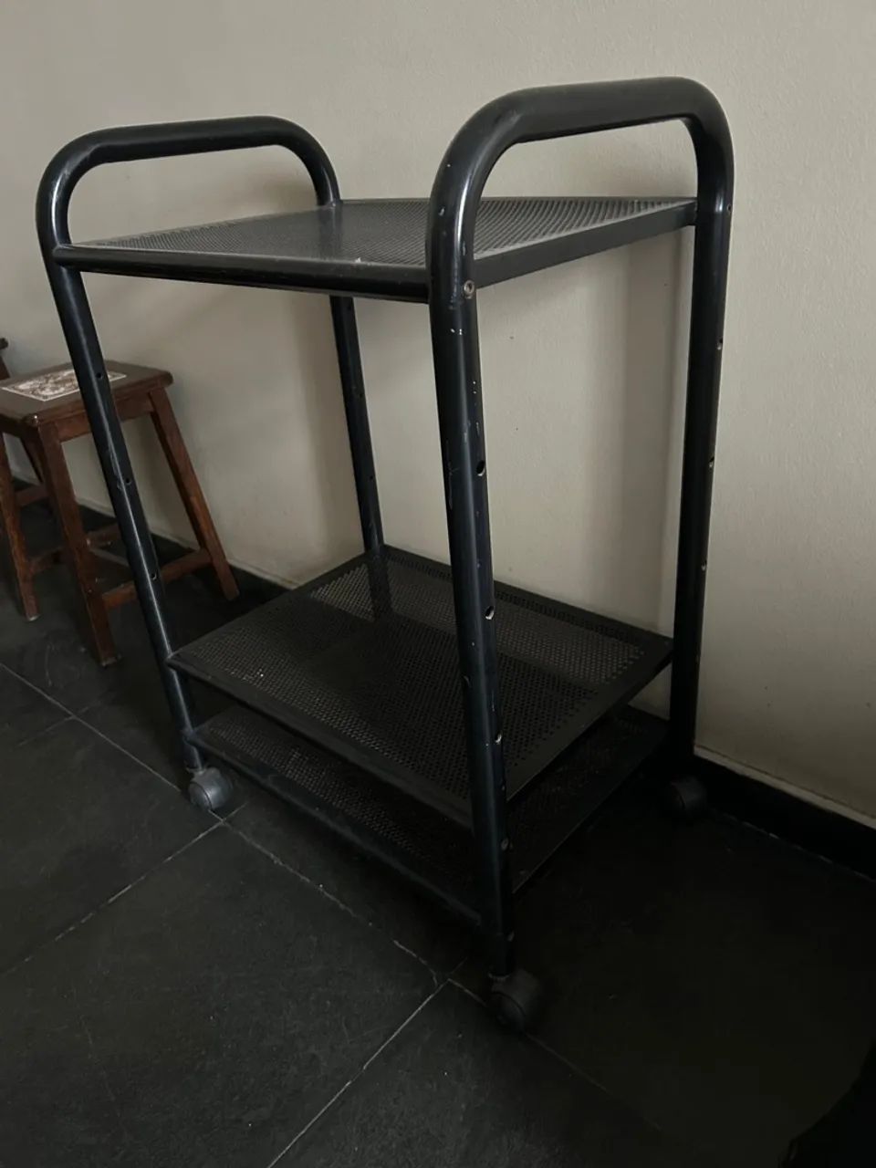 Carrinho auxiliar - multiuso preto com rodinhas  - Foto 2
