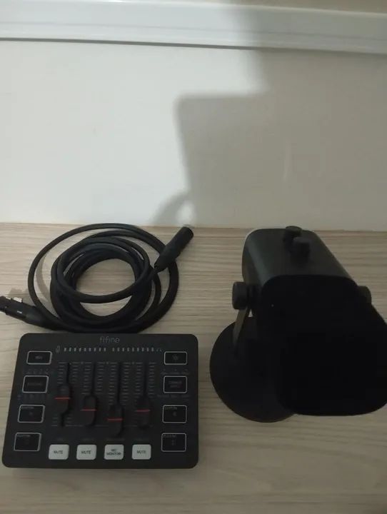 Kit Microfone Fifine com Mixer de Áudio