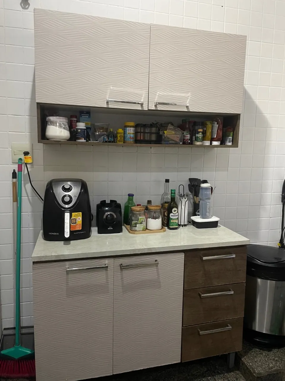 Armário de cozinha moderno com design elegante
