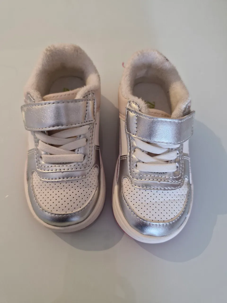 Tênis Infantil Bebê - Prata e Branco - Tam. 21