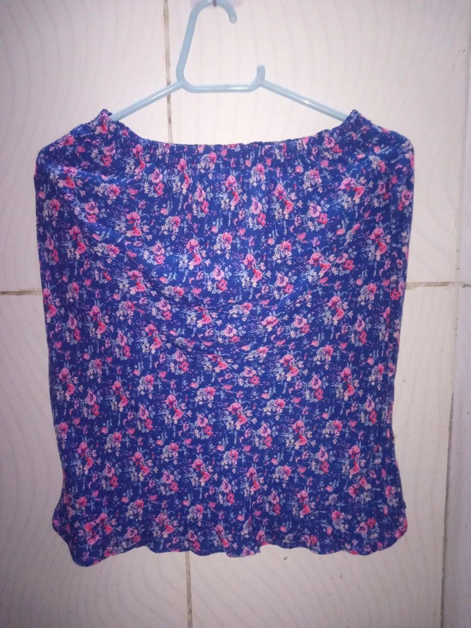 Saia estampada azul com flores - Foto 3