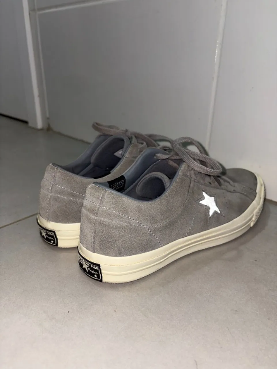 Tênis Converse One Star Cinza Camurça
