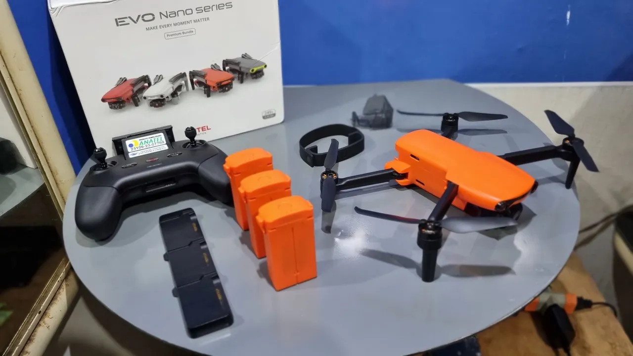 Drone EVO Nano Series - Acompanha 5 bateria 28 minutos aproximadamente cada uma bateria