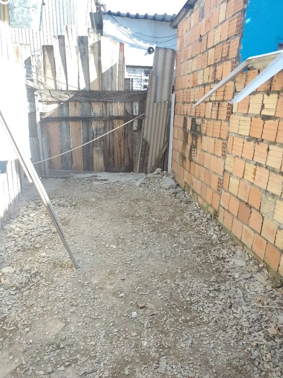 Vendo uma casa no japiim  NEGOCIÁVEL 
