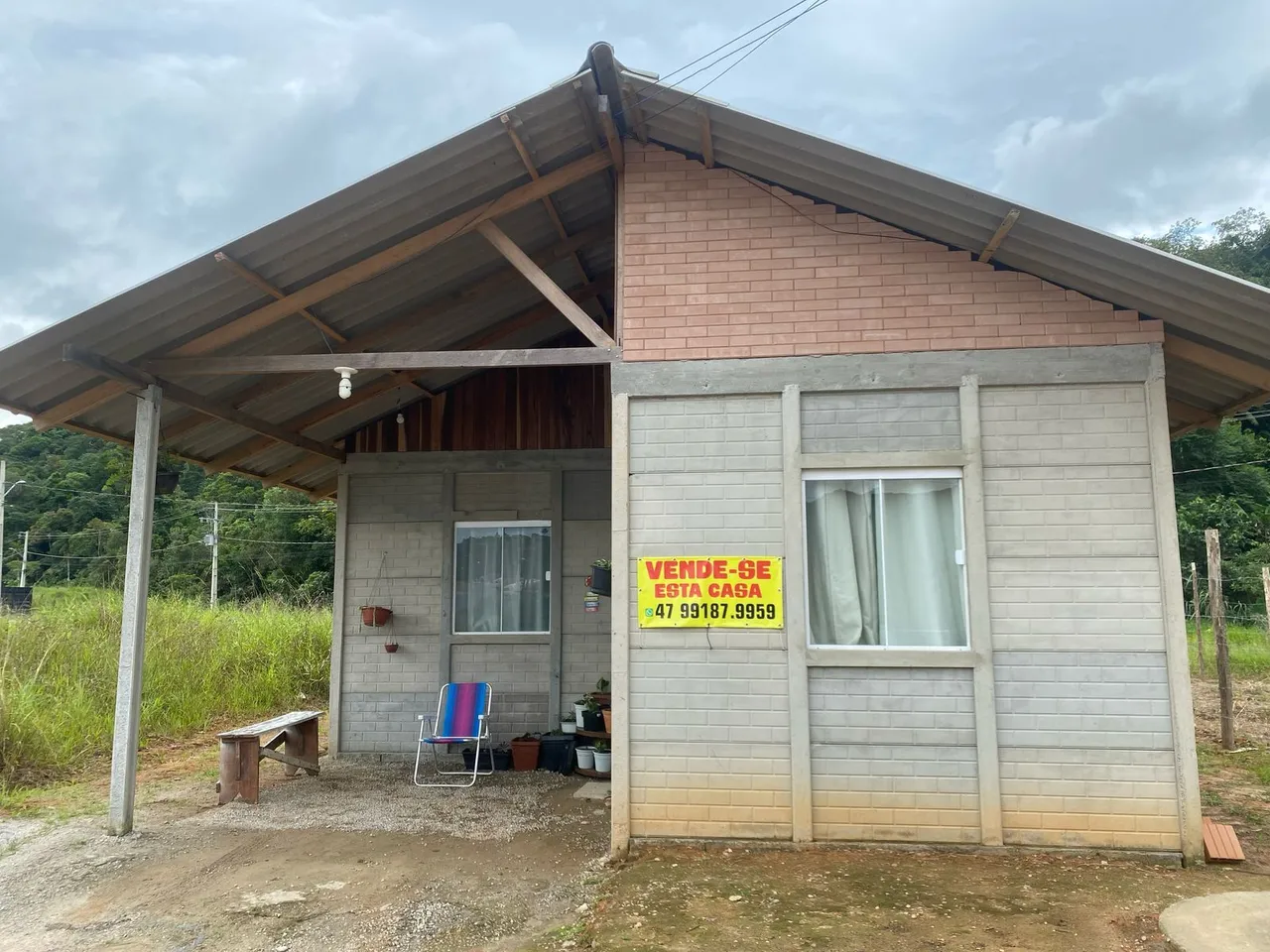 Vendo uma casa em ilhota somente interessados ligar *