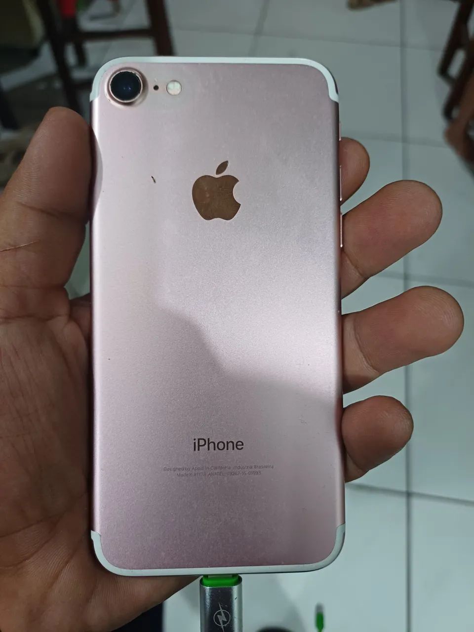 Vendo iphone 7 tela trincada mais não interfere em nada - Foto 4