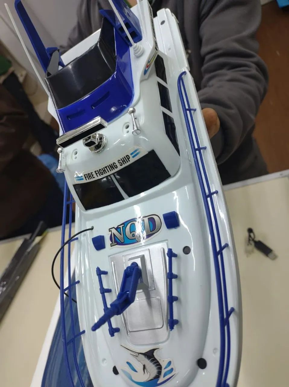 Barco de Brinquedo Bombeiro - Diversão Aquática!