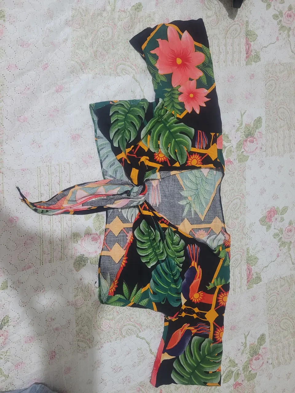 Top cropped floral tropical