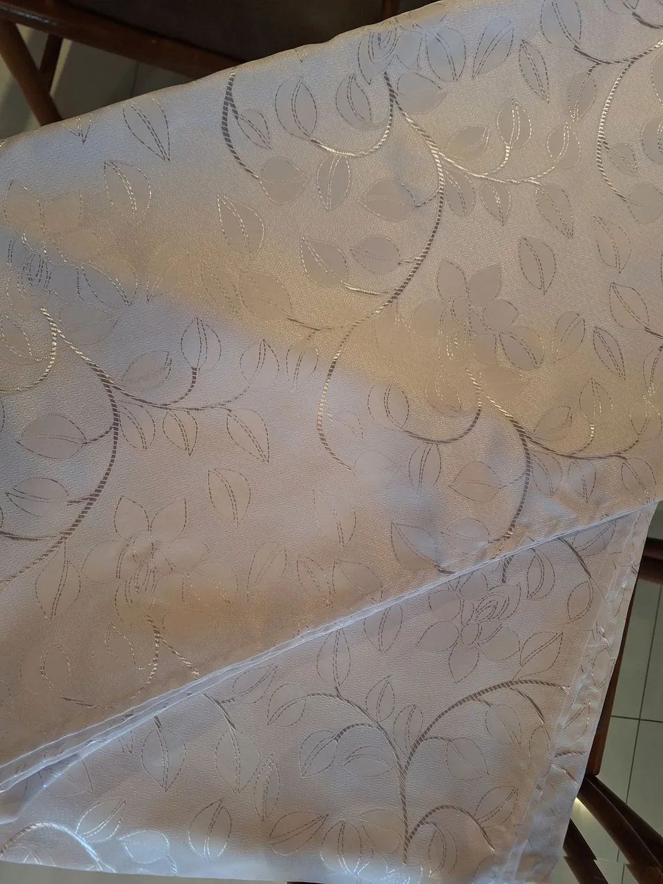 Lindas toalhas de mesa retangular para 6/8 cadeiras.   Para várias comemoracoes - Foto 6