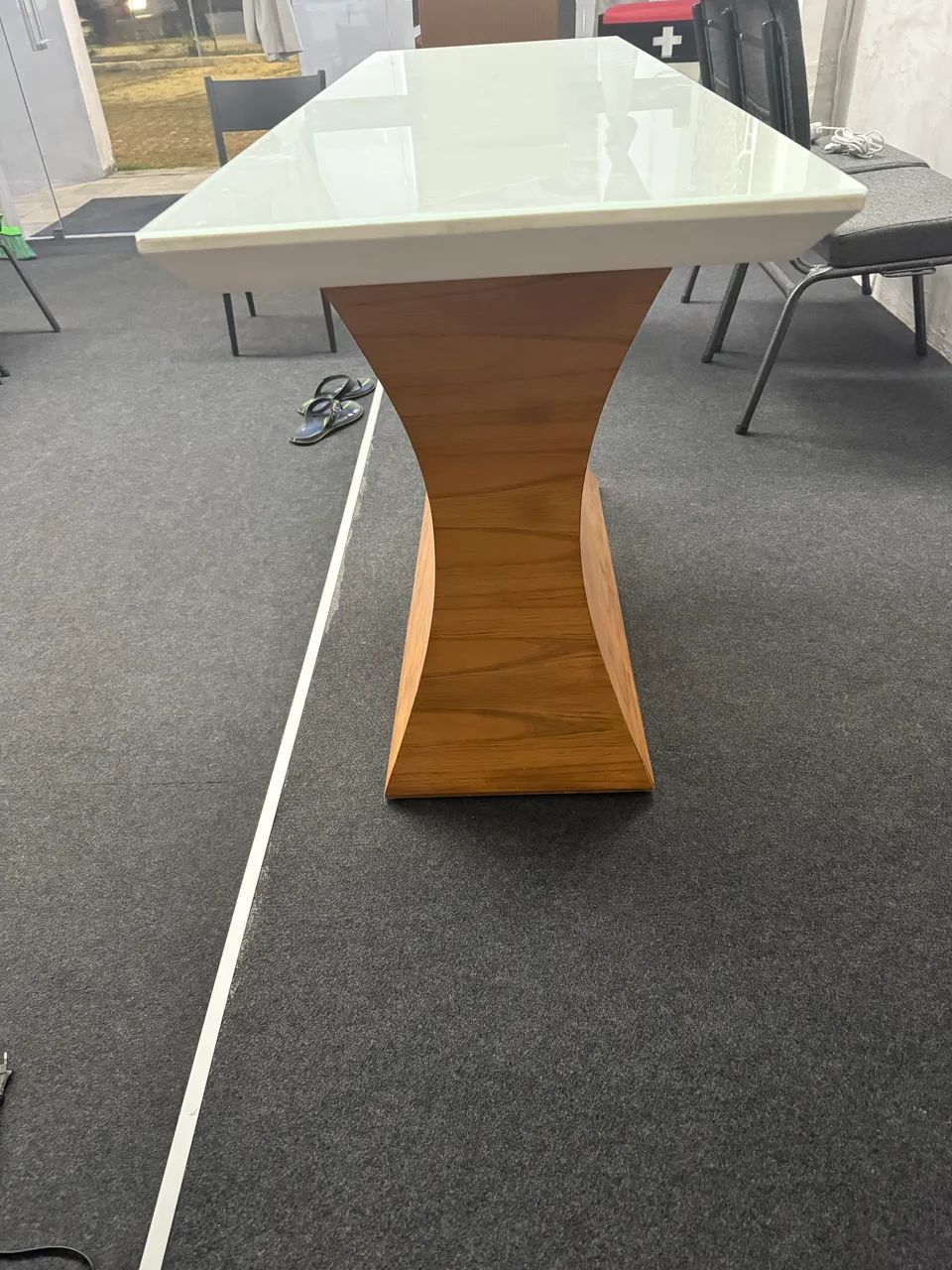 Buffet / Mesa com Tampo de Vidro - Design Moderno e Sofisticado - Foto 3