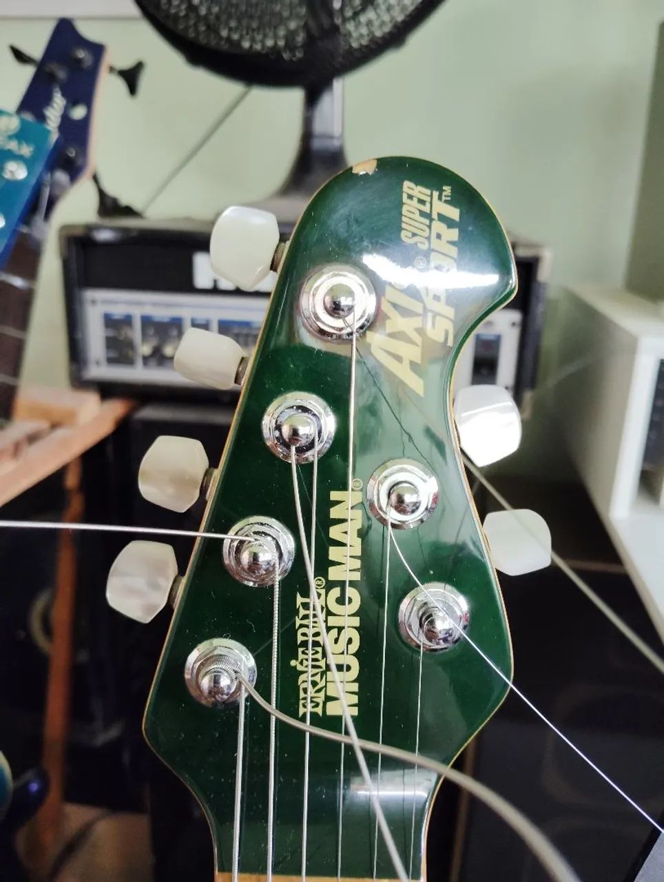 Guitarra Music Man Axis Super Sport - Instrumentos musicais