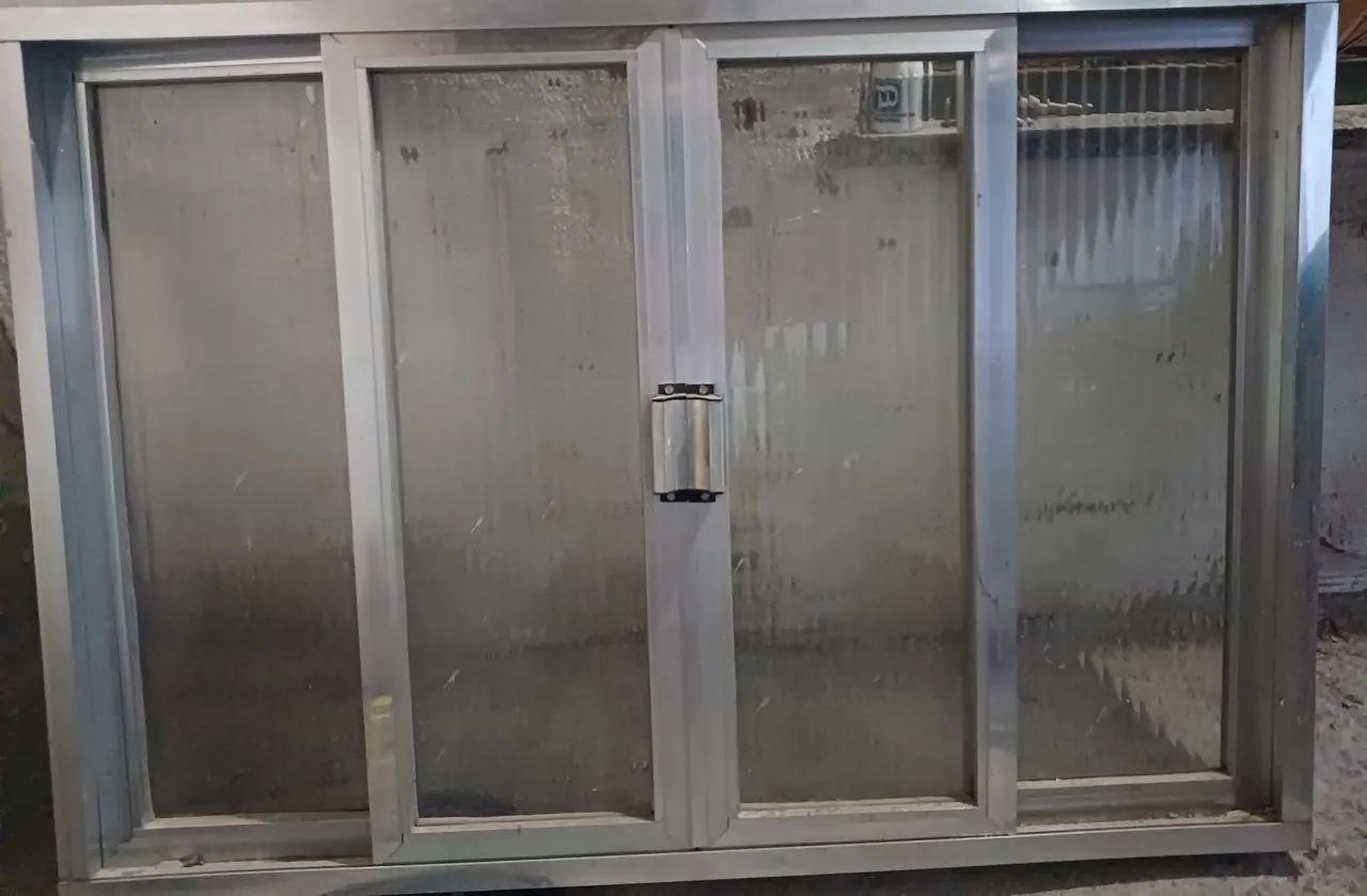 Janela de correr de alumínio com quatro folhas.  - Foto 2